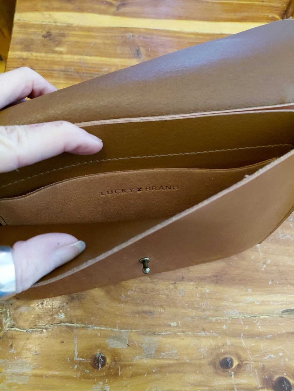 LUCKY BRAND SMALL CROSS BODY LEATHER PURSE. - Picture 2 of 9